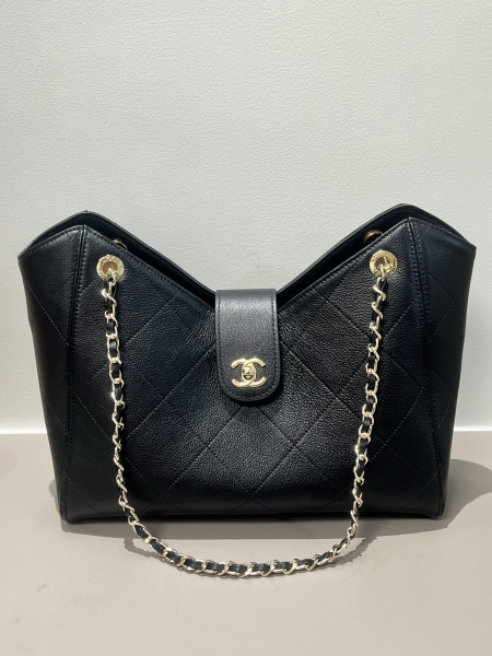 CHANEL 매트라세 다이아몬드 퀼팅 토트백