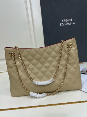 CHANEL 매트라세 다이아몬드 퀼팅 대형 토트백