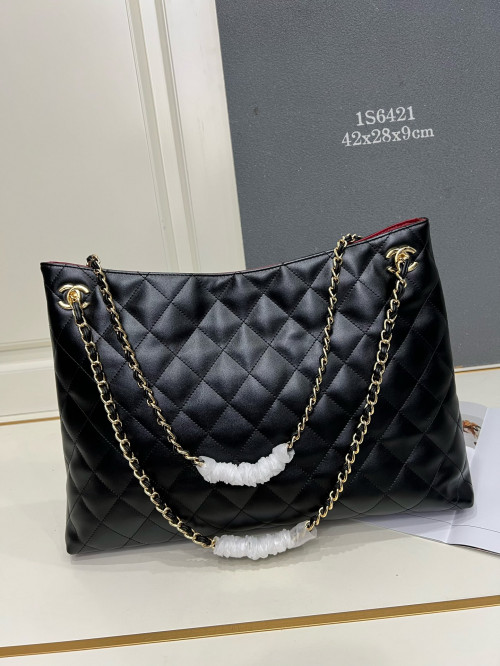 CHANEL 매트라세 다이아몬드 퀼팅 대형 토트백