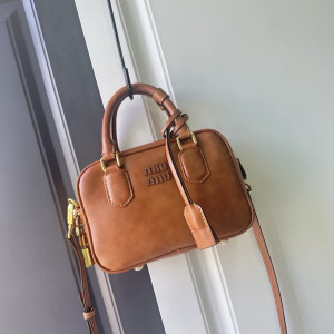 Miu Miu 스무스 레더 미니 보스턴 백